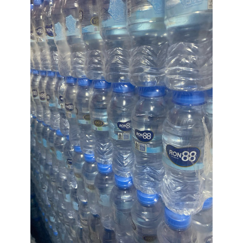 

Air Minum Kemasan Botol RON88200ml