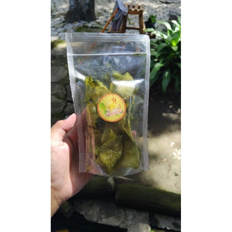 

keripik singkong pedas daun hijau