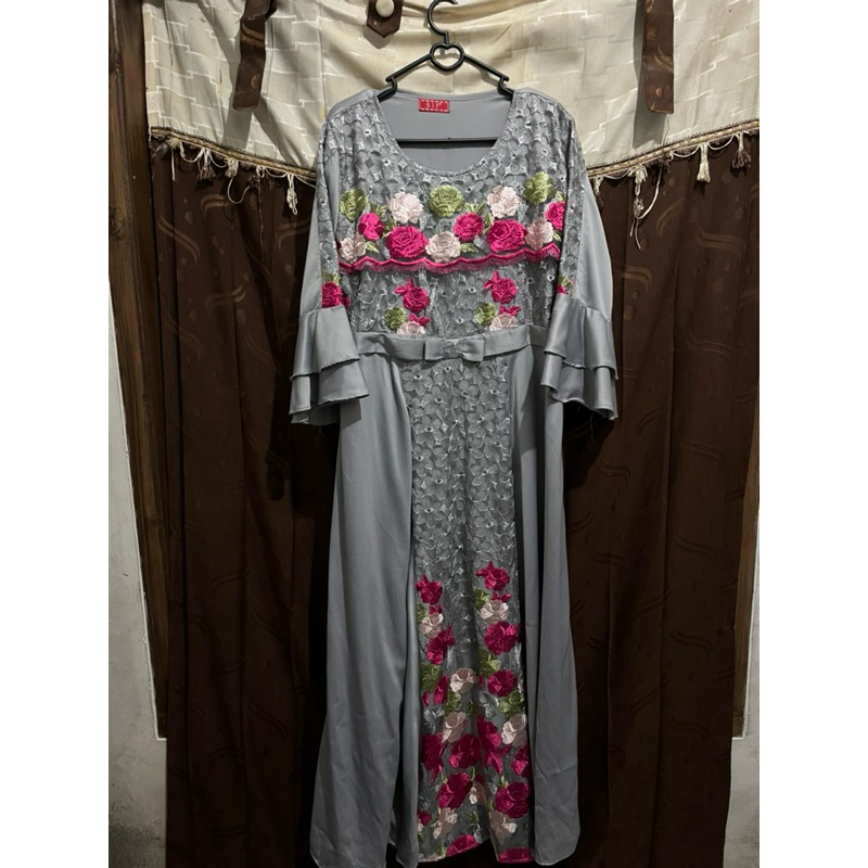 Dress kondangan brukat abu abu