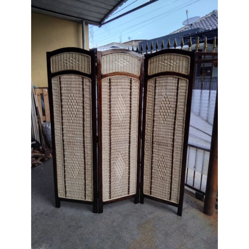 penyekat ruangan kayu/partisi ruangan