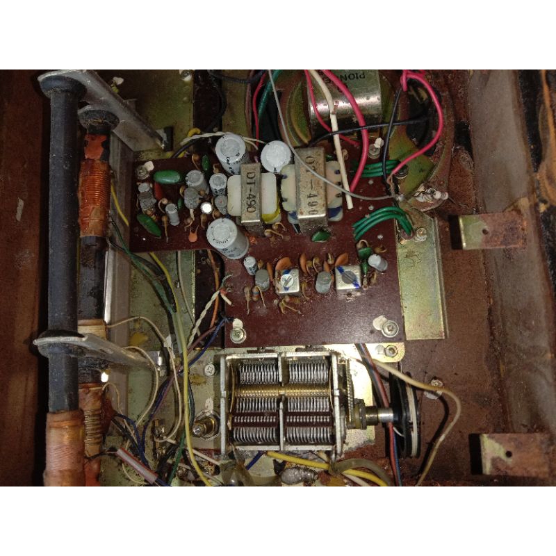 Radio Jadul Telesonic TR 520. 4 band Mw , Sw 1-3 Pakai Varco besi.