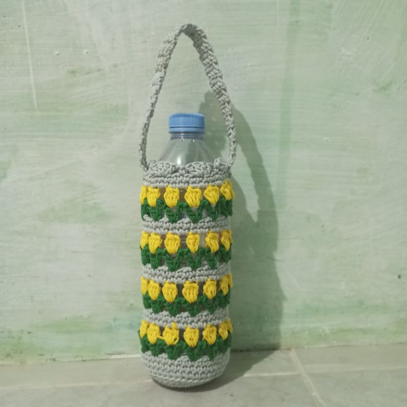 cover botol rajut motif bunga tulip/sarung tumbler rajut/cover tumbler rajut