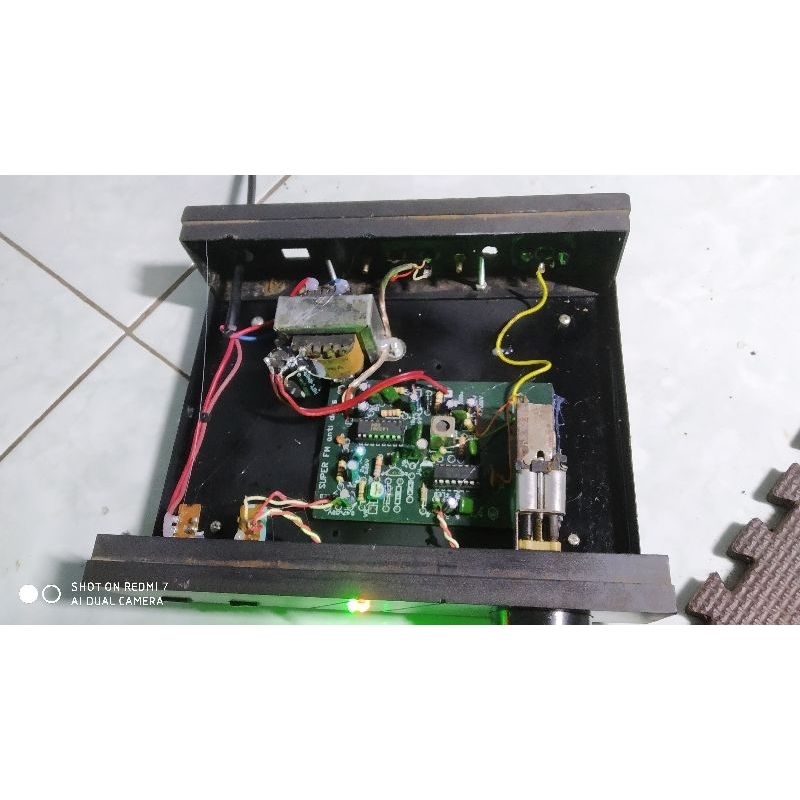 Radio tuner fm stereo plus box plus adaptor dan PSU. colok listrik sambung ampli