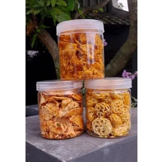 

1 paket cemilan pedas gurih isi 3 kemasan toples