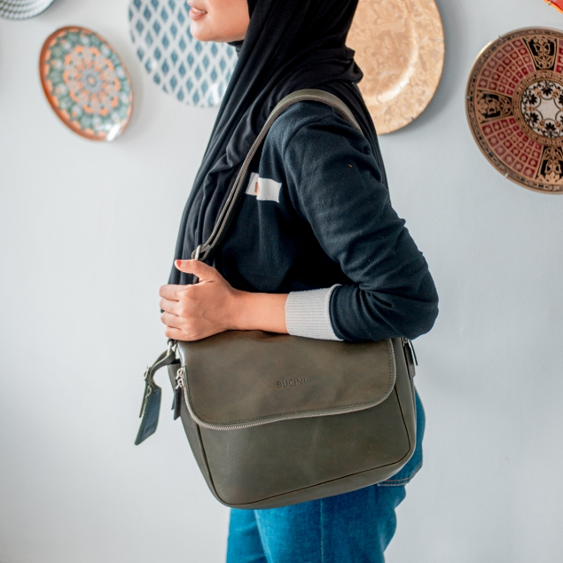 Leather Sling Bag I Tas Selempang Kulit Wanita BUCINI Madura