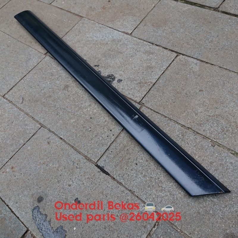 list body moulding pintu kiri belakang RL mercedes benz w202 c200 tahun 1997
