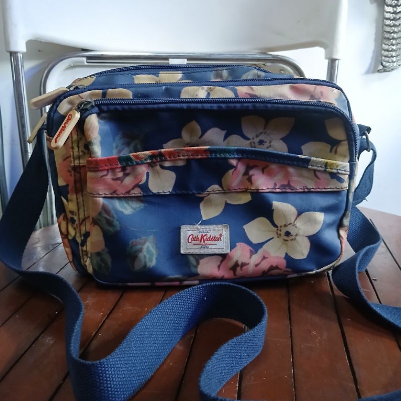 Tas slempang Cath kidston