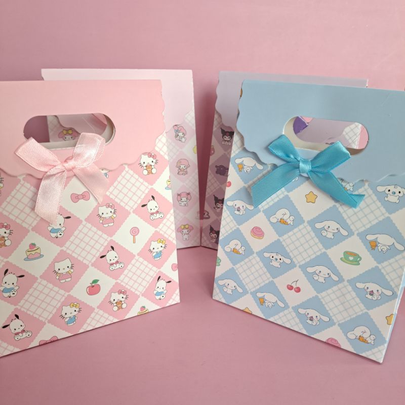 

12 PCS (1 LUSIN) PAPERBAG UKURAN MINI (12.5X6X16.4CM)