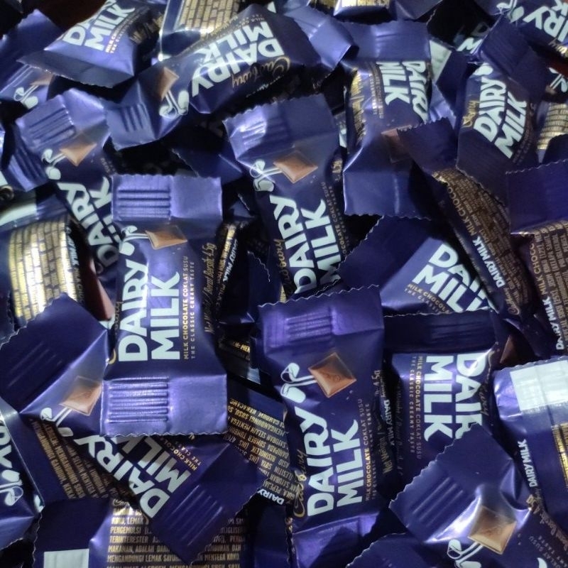 

Cadbury dairy milk / 1box isi 10pcs