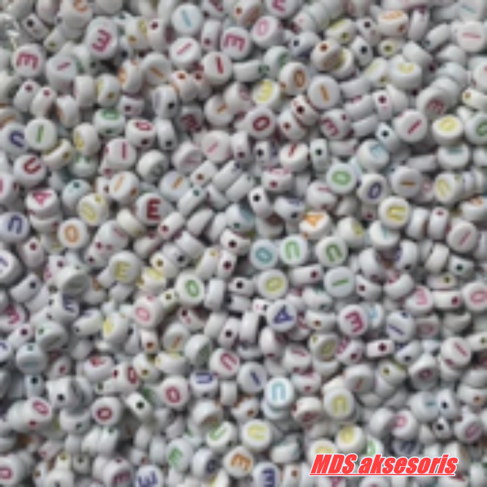 Mote huruf vokal AIUEO bulat putih huruf rainbow