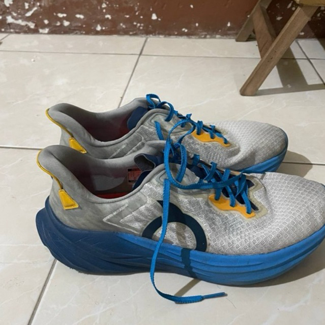 Preloved sepatu lari running ortuseight hyperfuse 2.1 size 43