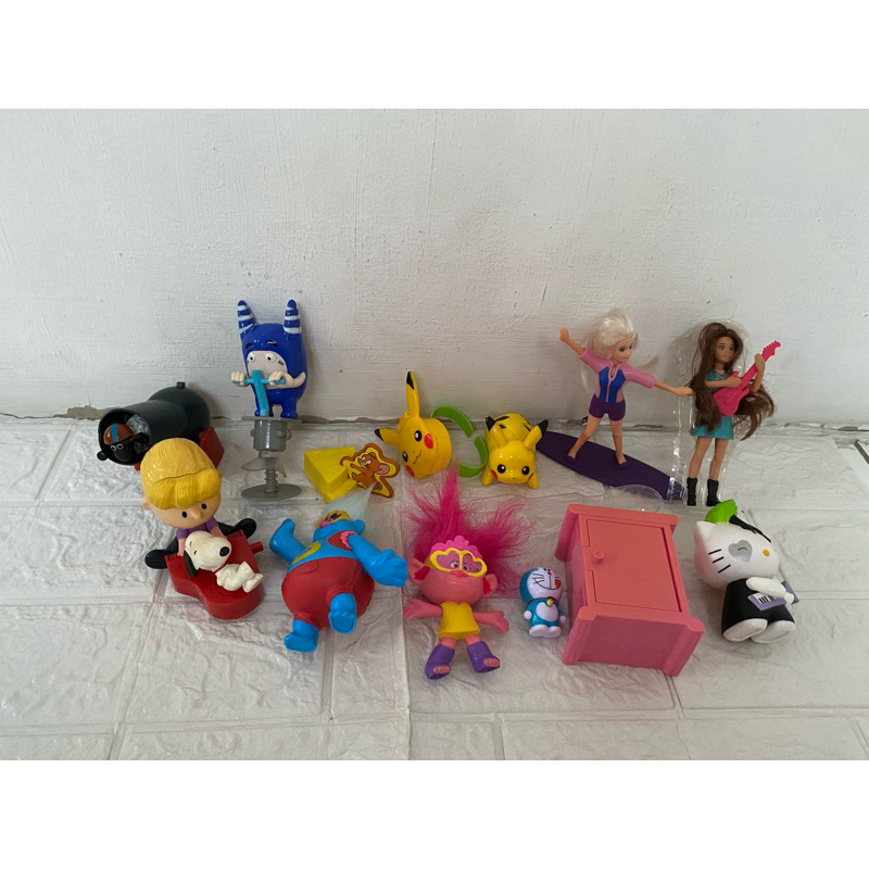 Mainan hadiah MCD Indonesia seri Pokemon, Doraemon, Snoppy (Campur)/MCD Indonesia Toys