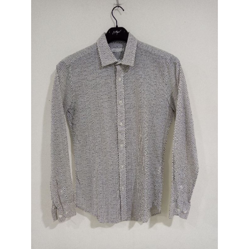 kemeja katun motif modus vivendi