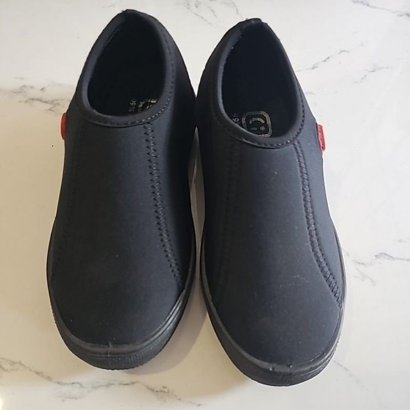 preloved sepatu anak hitam bubble gummers bata size 11 setara 29