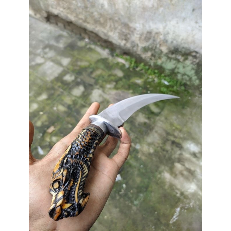 pisau kuku naga