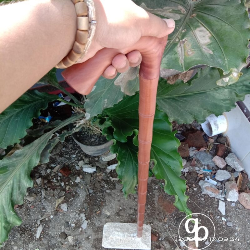 TONGKAT JALAN 1 METER TONGKAT JALAN KAYU SETIGI UKIR BAMBU