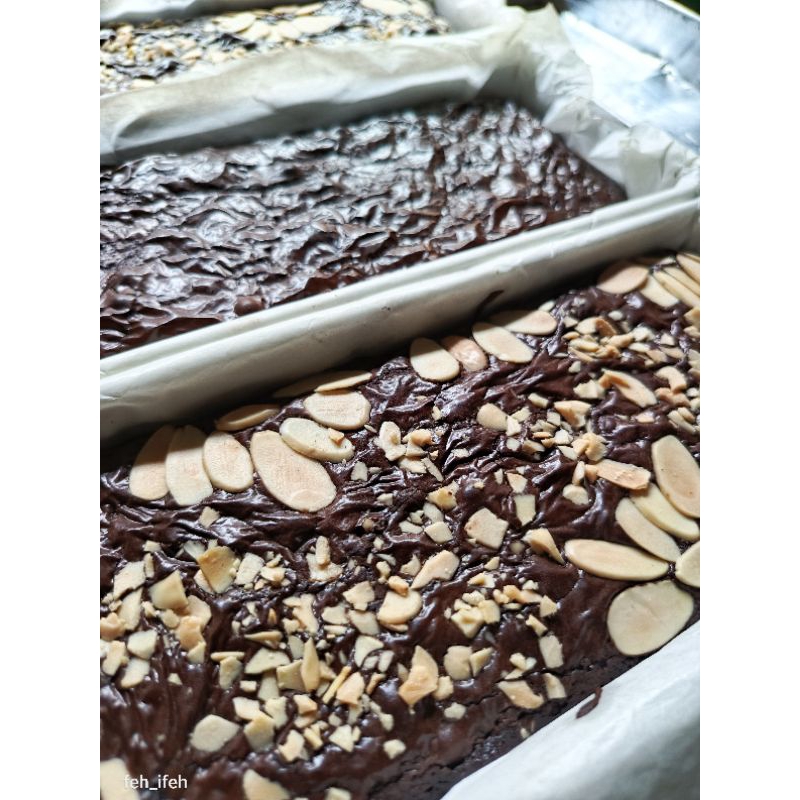 

fudgy brownies | fudgy brownies full real butter premium | brownies panggang less sugar | fudgy brownies dalifahome.id
