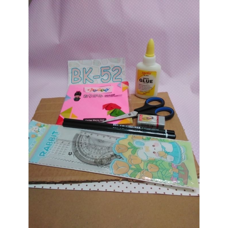 

Paket Alat Tulis Gunting Kertas Lipat dan Lem Joyko free kardus