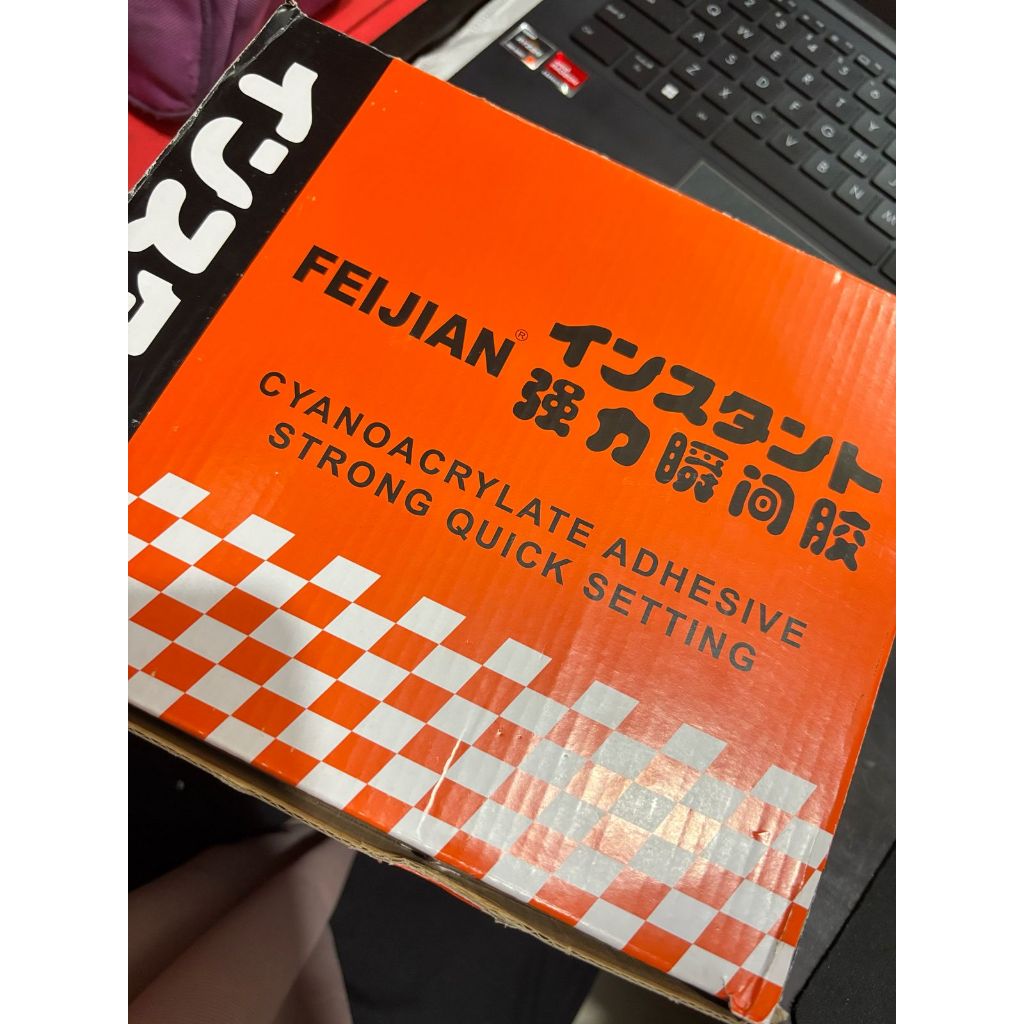 

Feijian Lem Setan / Lem Perekat