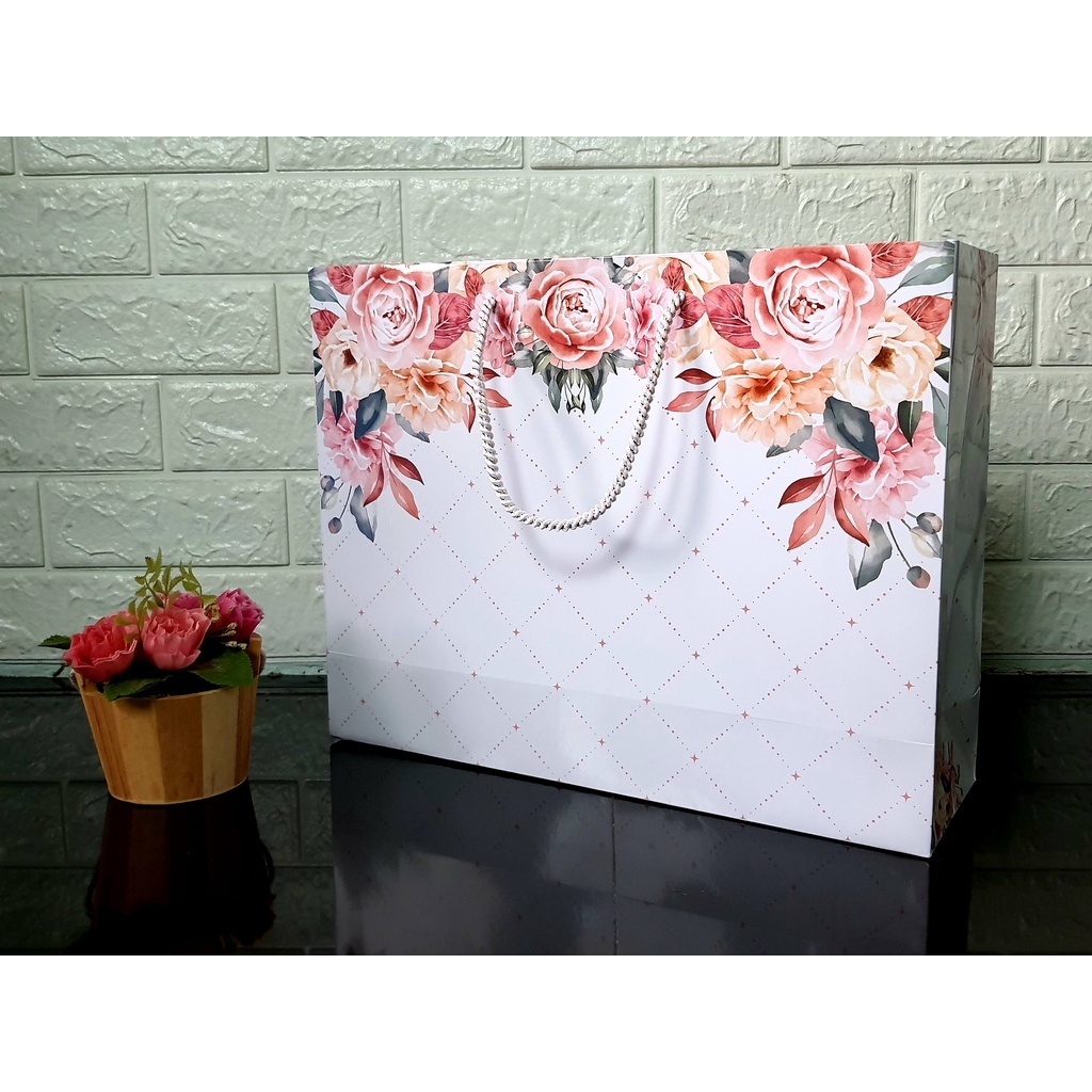 

Paperbag Elegant Star Flower Untuk Kado/Hampers/Gift/DLL Uk 40 x 12 x 31 cm
