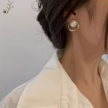 Anting Ear Stude Tusuk Mutiara Pearl Gold Alloy Elegan Korea Simple Wanita Cantik / anting hijab dan