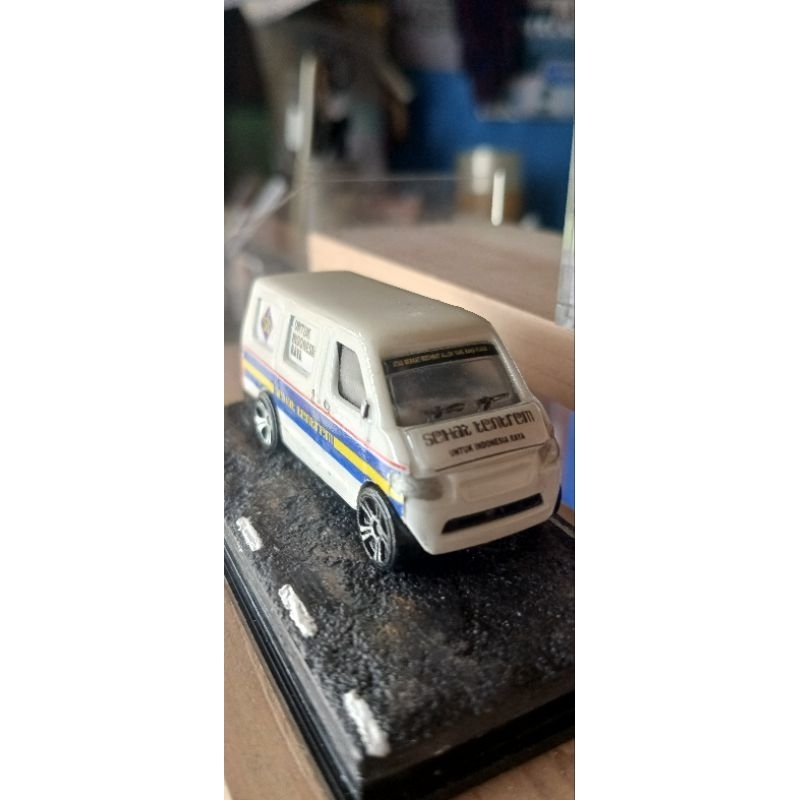 Replika Mobil Pemasaran Sehat Tentrem Background Aspal