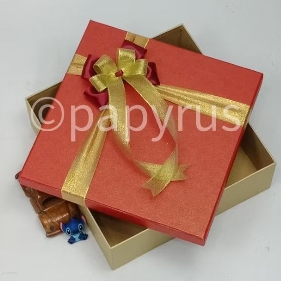 

PAPYRUS Kombinasi 30x30 Tinggi 10cm Kotak Kado Gift Box Hadiah V2
