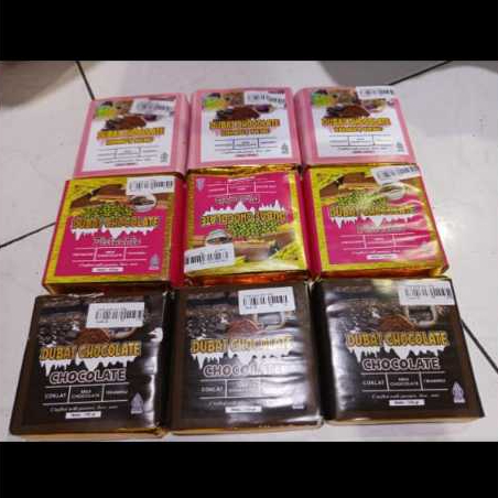 

Coklat dubai segi empat ukuran 100 gr