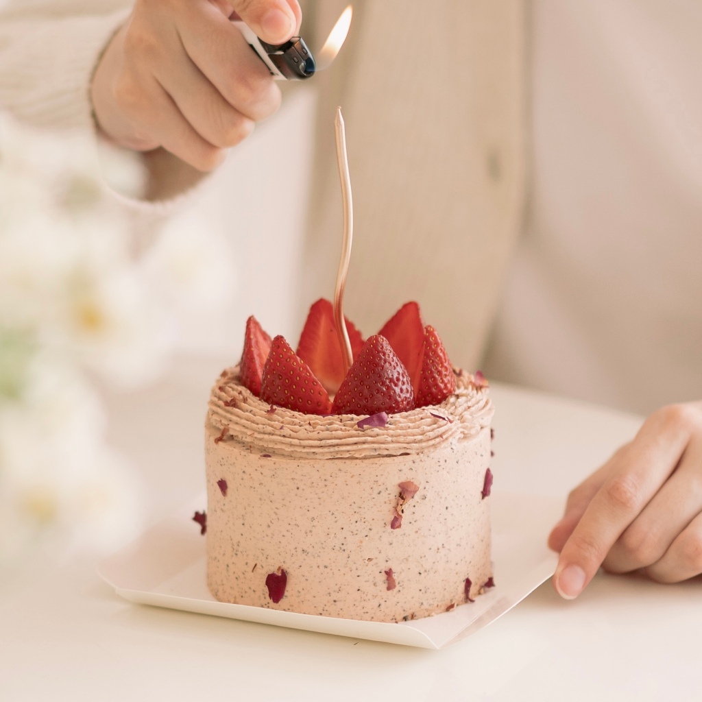

Korean Cake / Strawberry Rose Thai Tea / Strawberry Mini Birthday Cake - Diameter 10cm