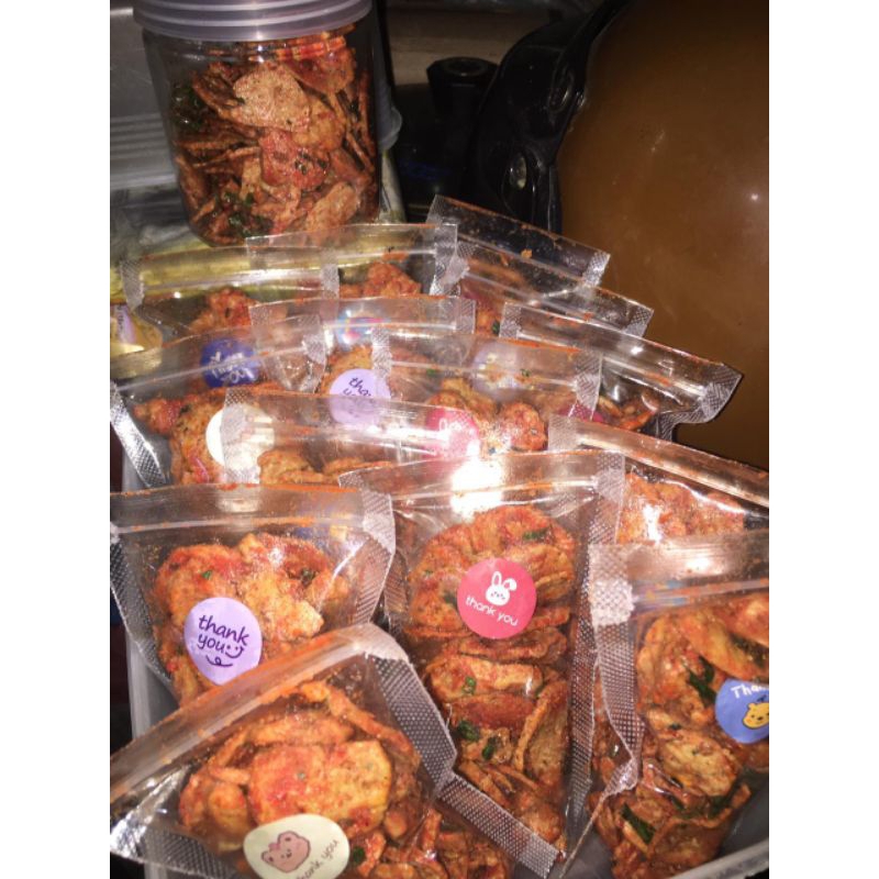 

cemilan bikin nagihhh..basreng koin pedas manis asin daun jeruk bnyak varian kemasan : 80 gr