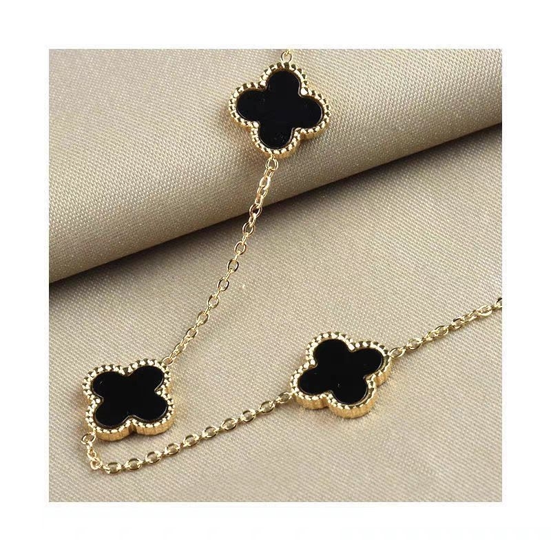 Kalung Titanium Wanita Rantai Emas Clover Semanggi Hitam
