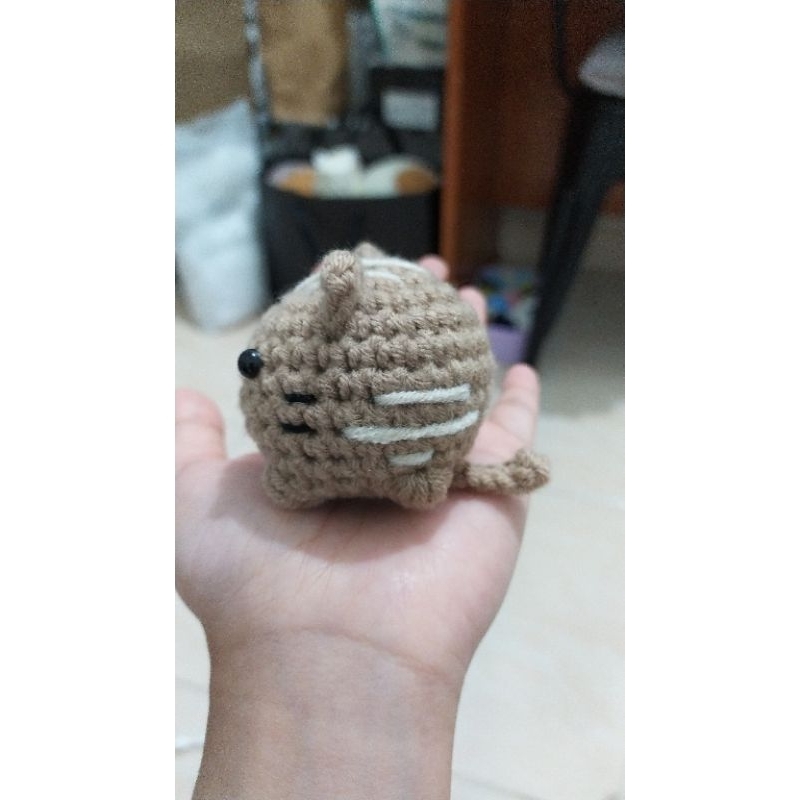 crochet cat keychain