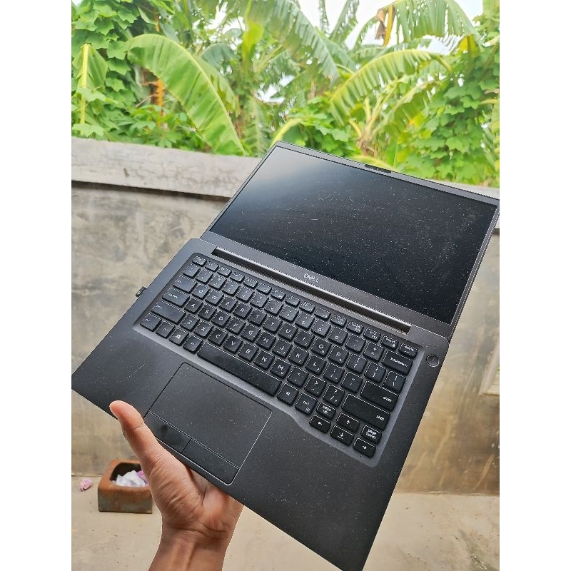 Laptop Bekas DELL 7300