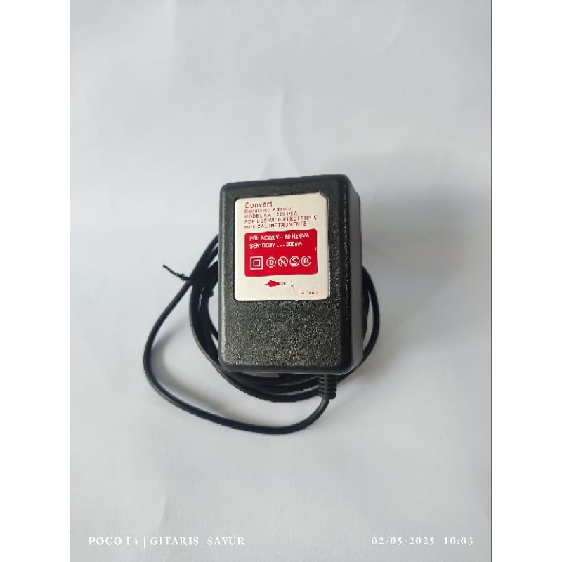 adaptor efek gitar merk convert, 9v 300mA , power suplai efek gitar.