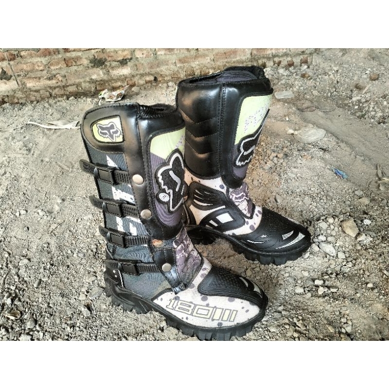 sepatu trail fox 42 second