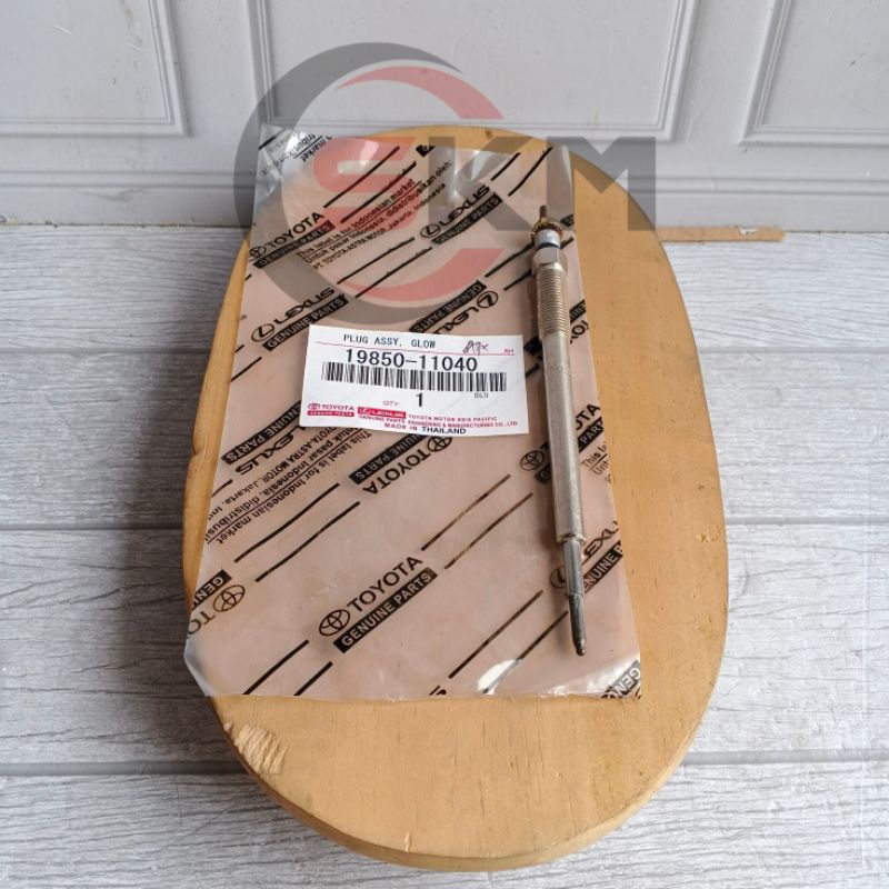 GLOW PLUG BUSI PEMANAS TOYOTA HILUX REVO FORTUNER VRZ INNOVA REBORN 2GD ORIGINAL 19850-11040