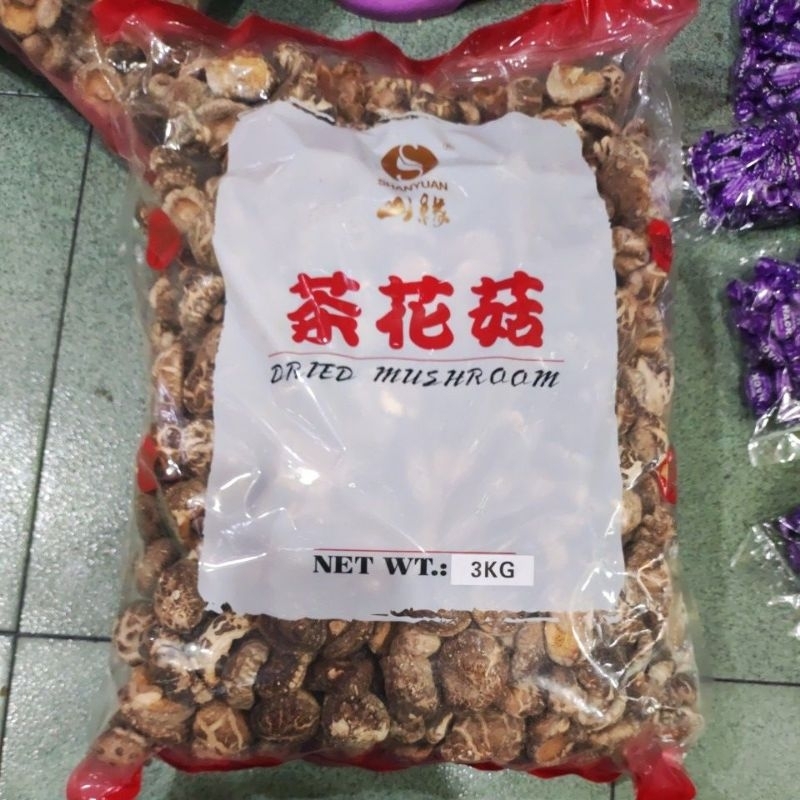 

hioko/jamur kering ukurang sedang 3_4cm
