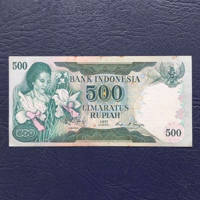 Uang kuno kertas 500 rupiah ibu konde tahun 1977