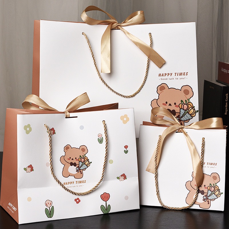 

Paper Bag Kado Aesthetic Tas Kantong Karton Motif Kartun Bear Lucu Premium Pita