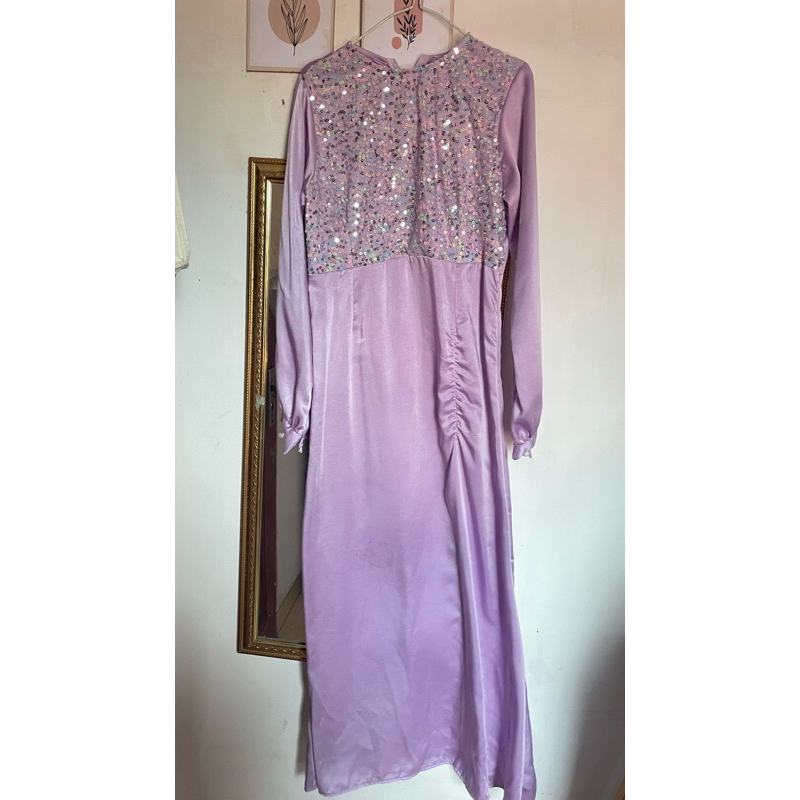 preloved dress panjang mermaid silk lilac paha serut
