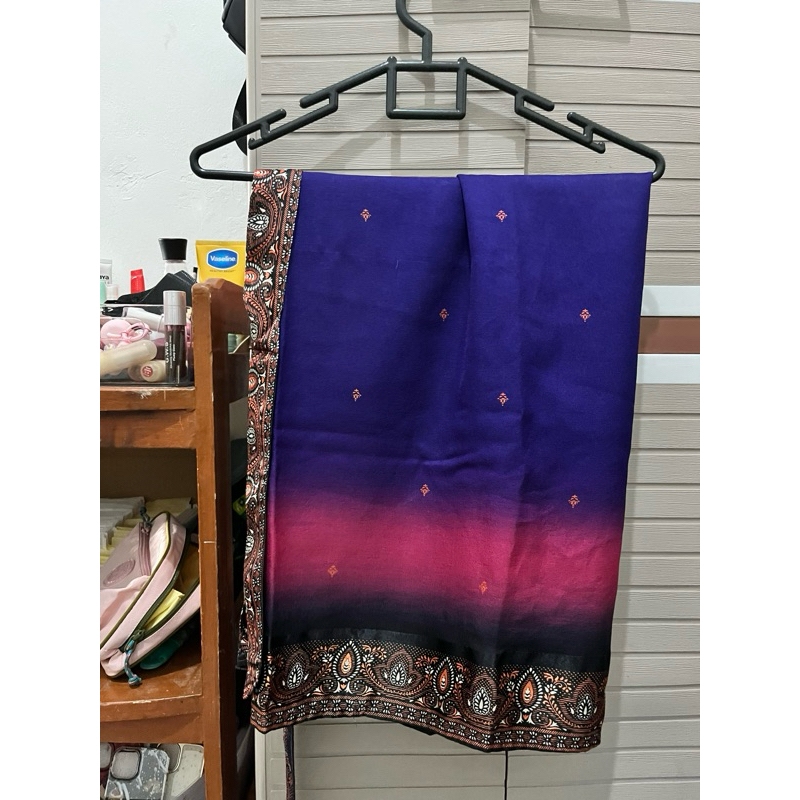 PRELOVED - kain/sarung ikat ungu tua gradient