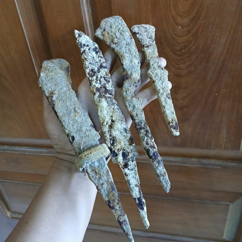 Koleksi Temuan Galian Peralatan Pusaka Kuno era KaBudhan