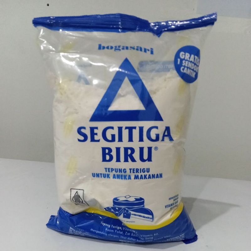 

Tepung terigu bogasari segitiga biru 1kg