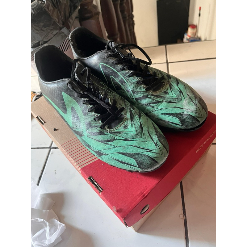 Sepatu Bola Specs Victory Black Mantis size 44