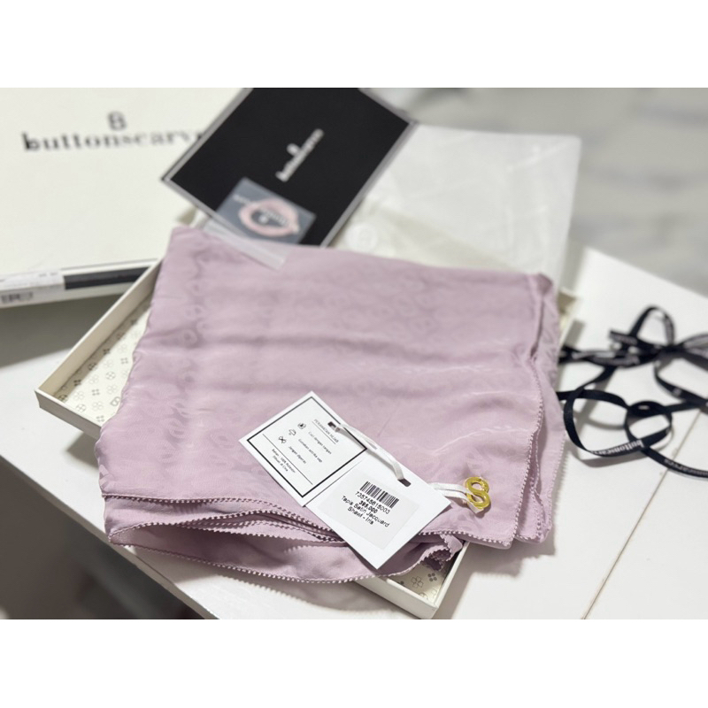 Buttonscarves tapis satin jacquard shawl iris