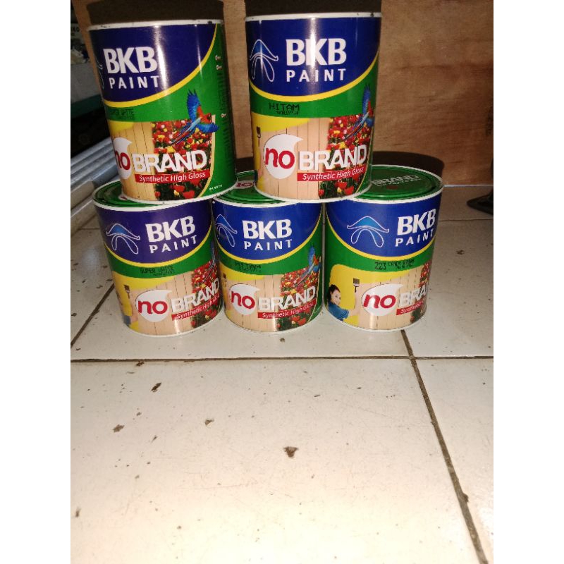 Cat NO BRAND BKB PAINT hitam dan putih