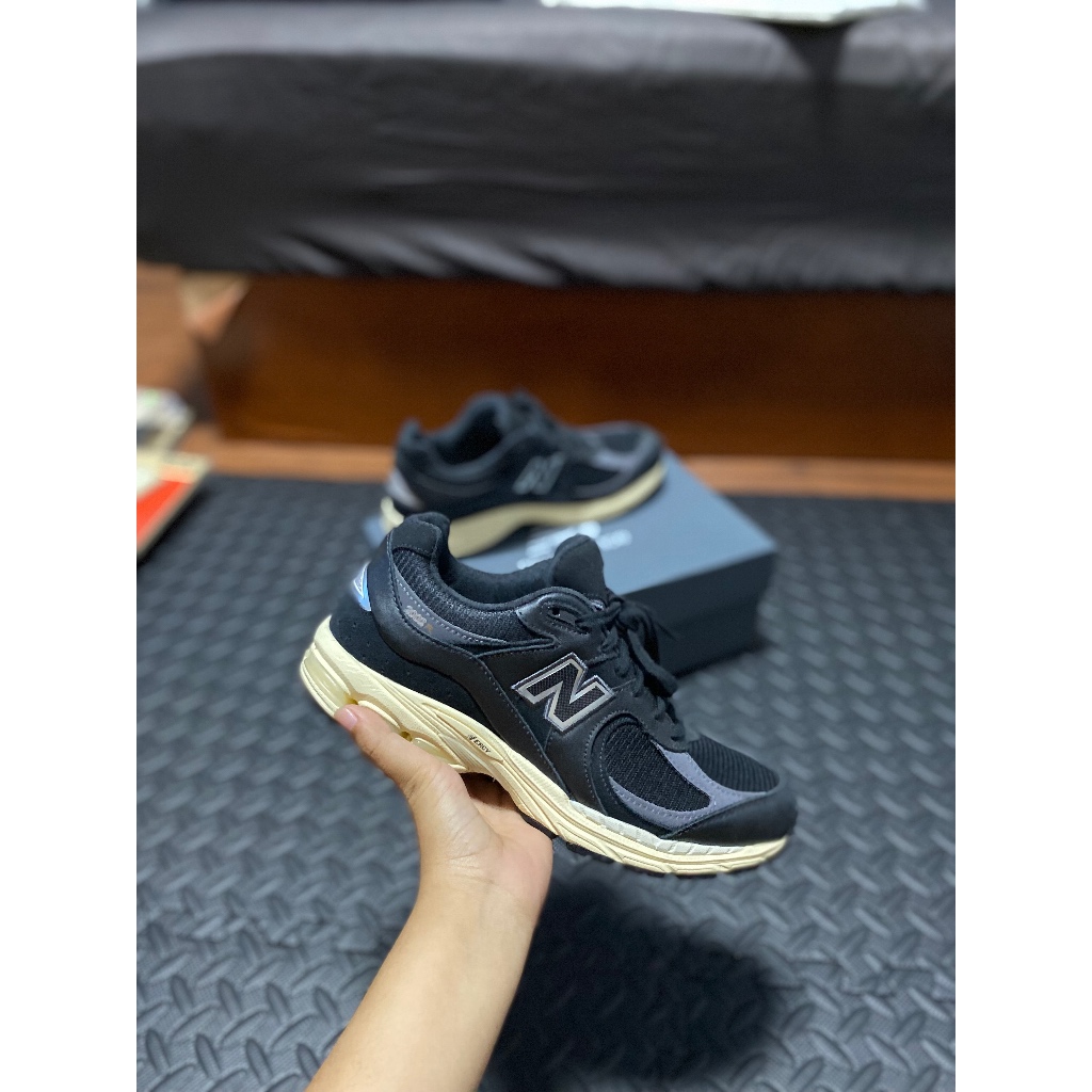 New balance 2002R leather black