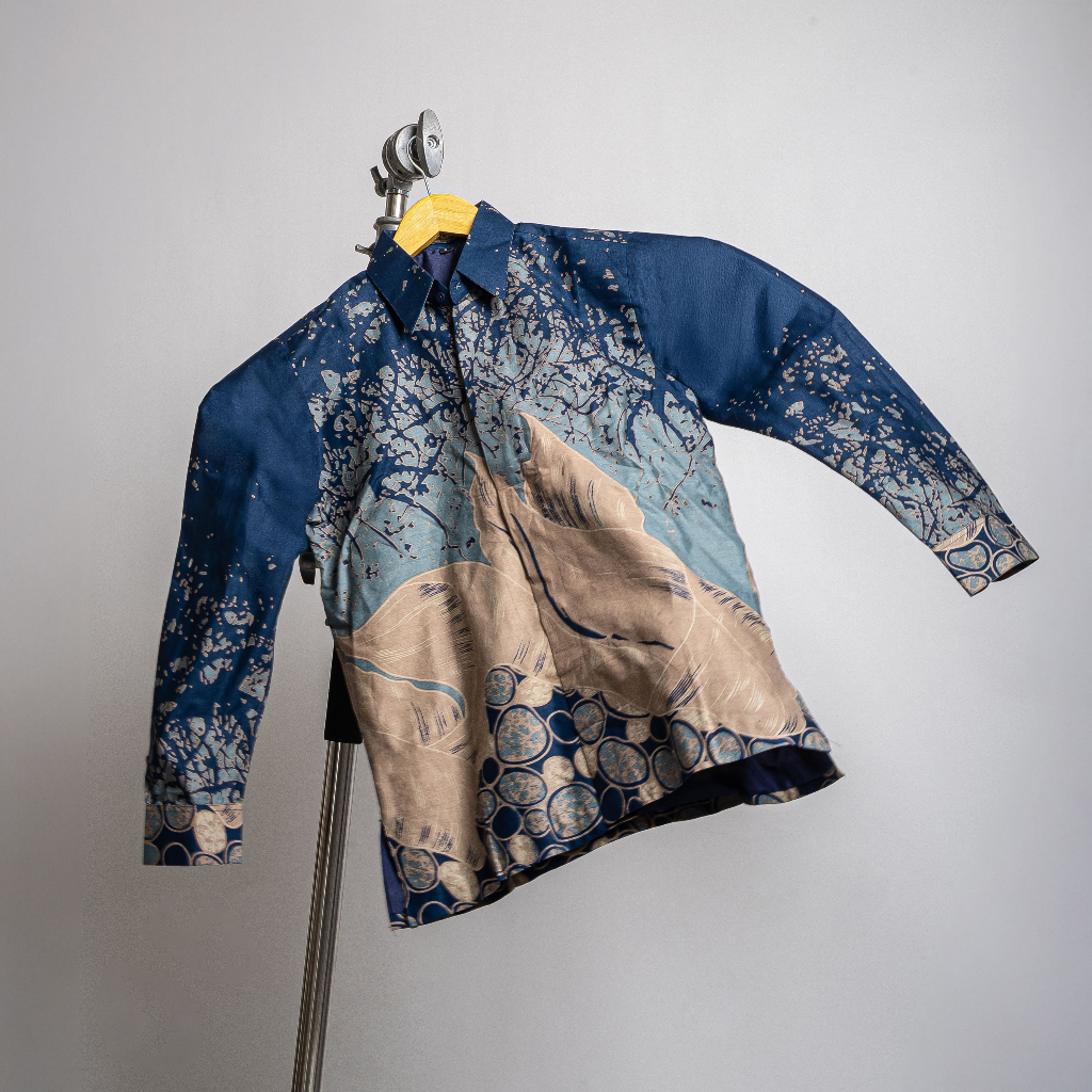 kemeja batik lengan panjang pria lapis furing motif daun abstrak warna navy nude