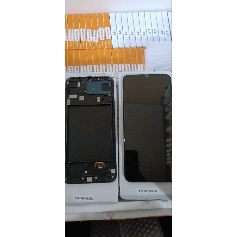 LCD SAMSUNG A20 OLED WITH FRAME
