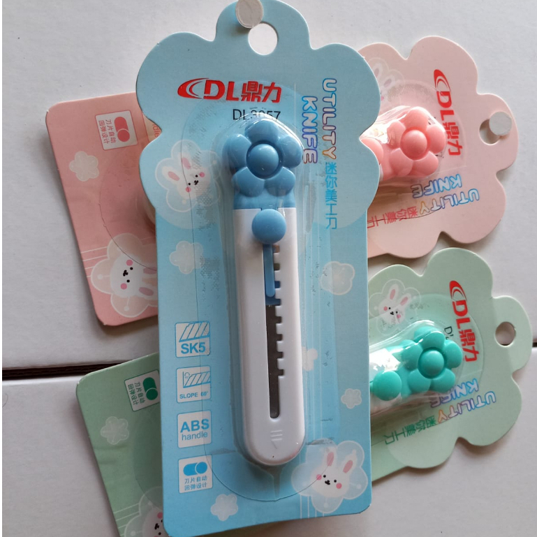 

Cutter Mini Karakter Cutter Mini Travelling Pisau Silet Lucu Bunga